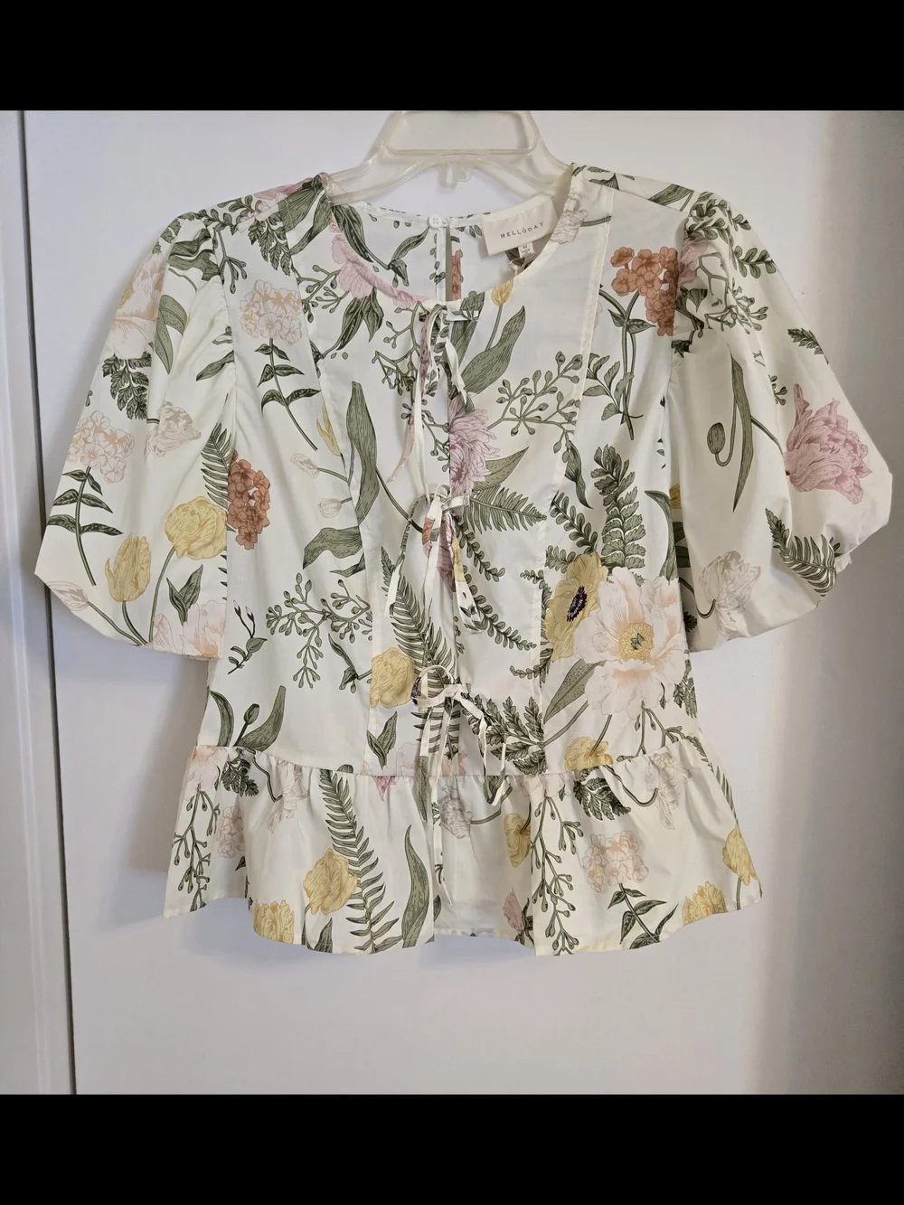 MELLODAY Floral Puff-Sleeve Tie-Front Top With Botanical Print - Picture 3 of 6